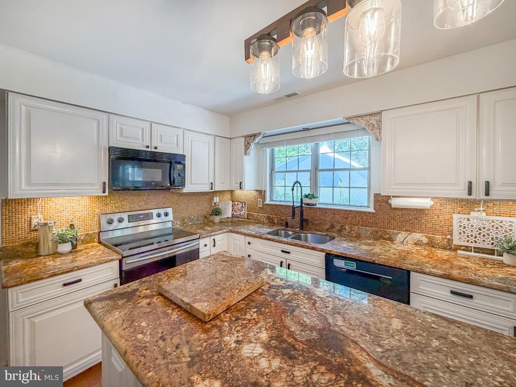YARDLEY OAKS - Residential