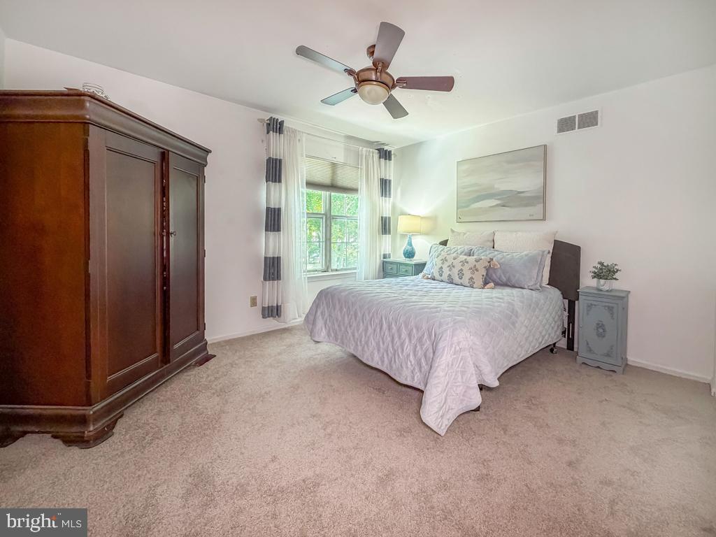 YARDLEY OAKS - Residential
