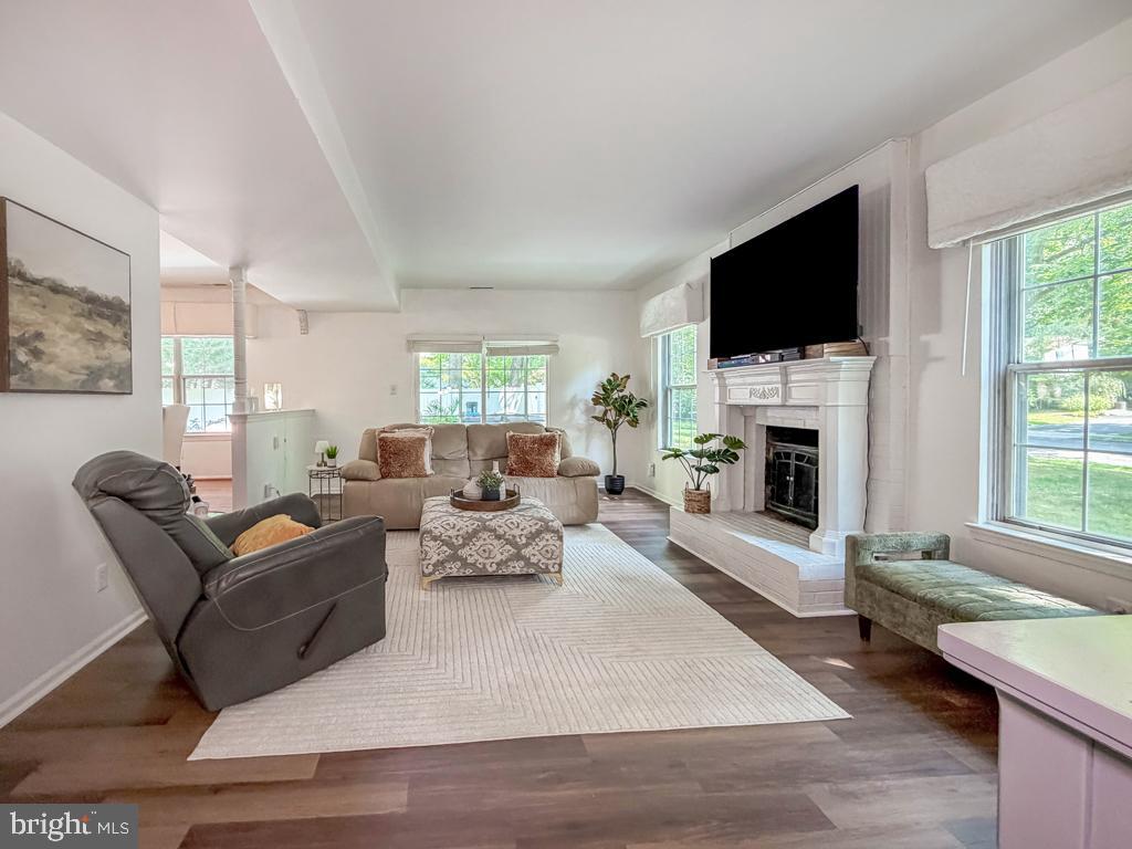 YARDLEY OAKS - Residential