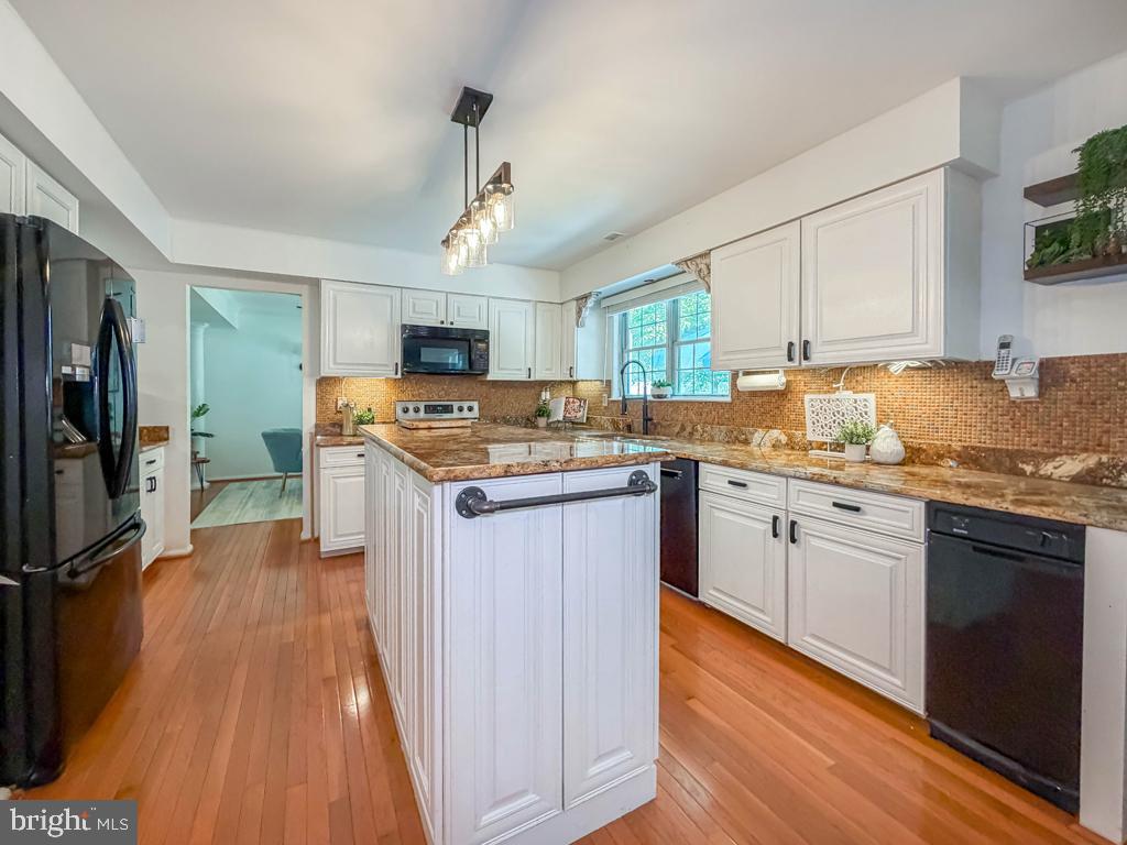 YARDLEY OAKS - Residential