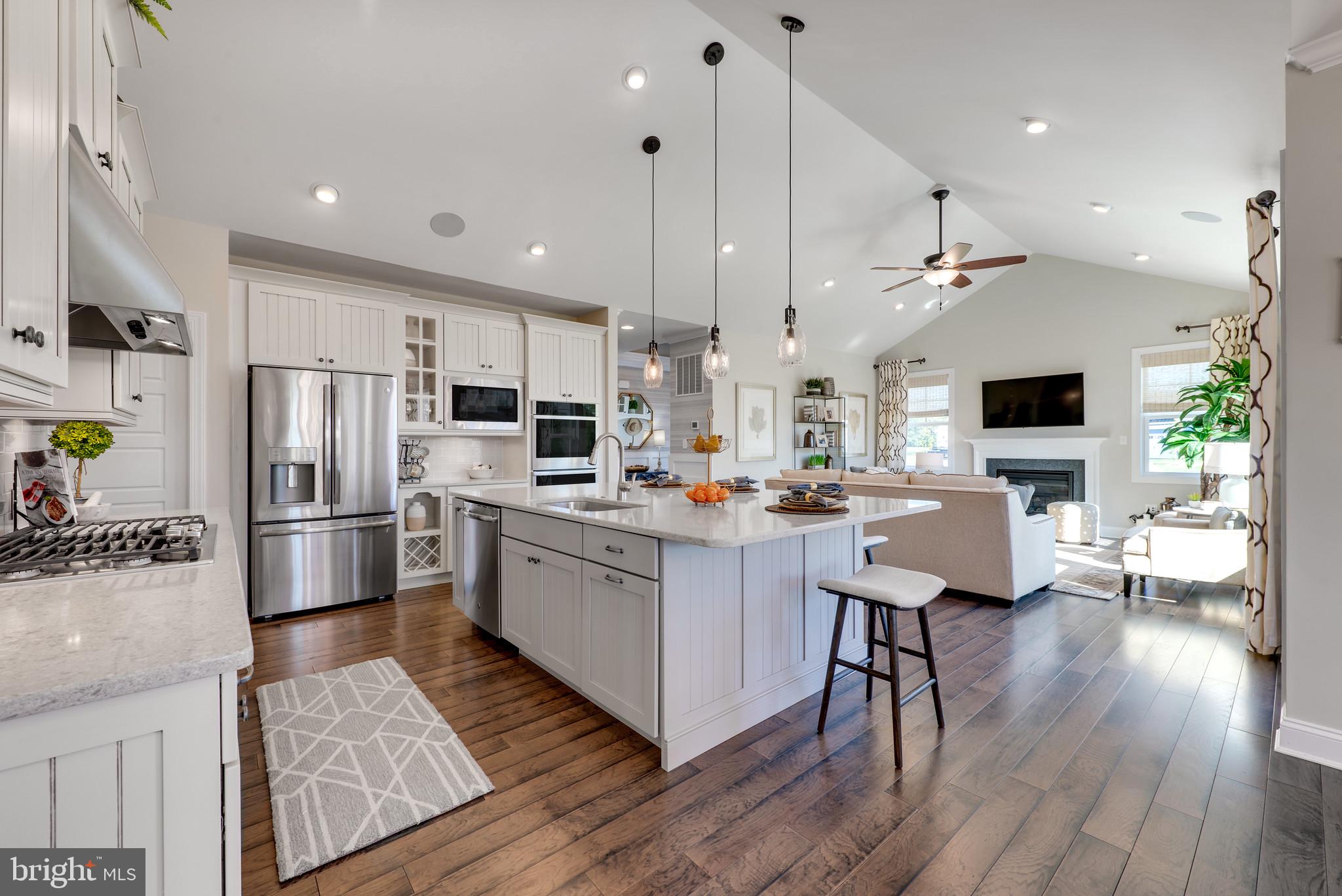 PENINSULA LAKES - Residential