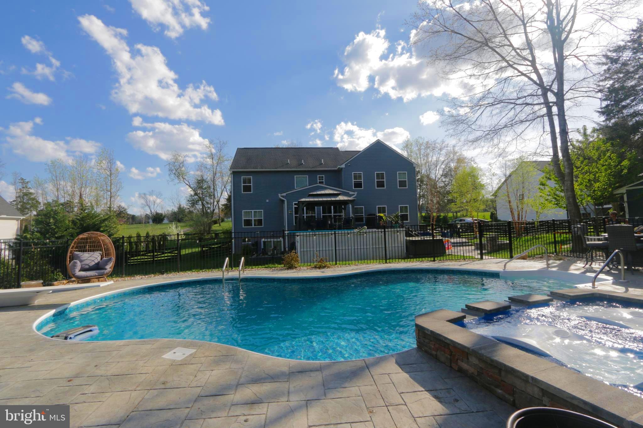 SARATOGA WOODS - Residential
