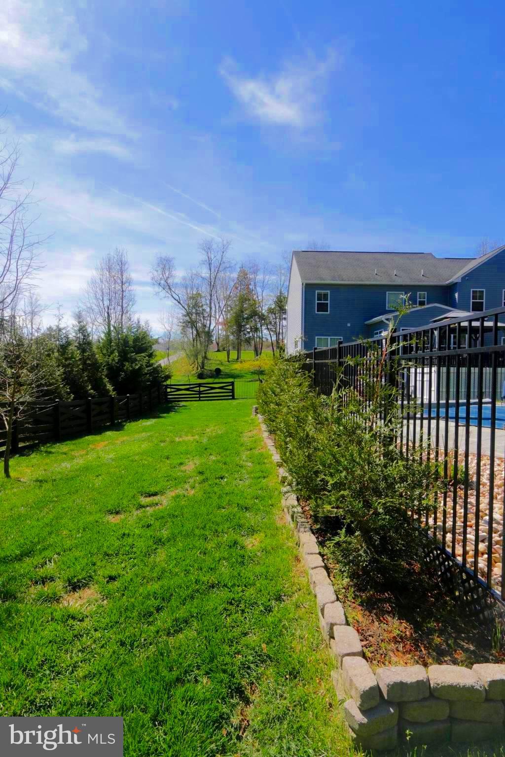 SARATOGA WOODS - Residential