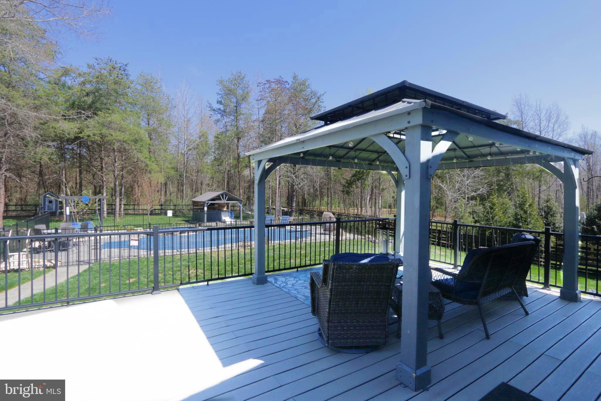SARATOGA WOODS - Residential
