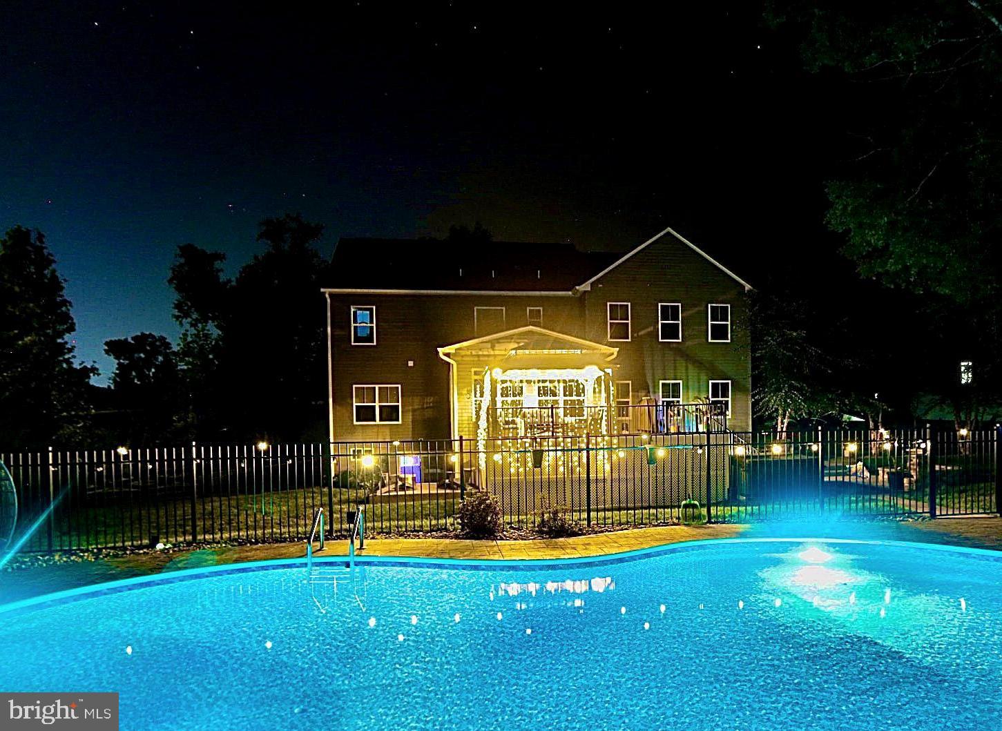 SARATOGA WOODS - Residential
