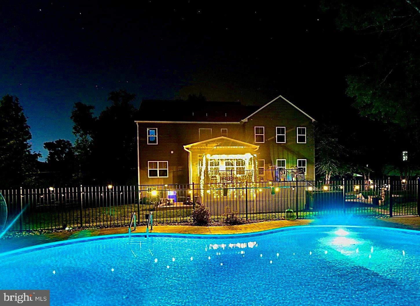 SARATOGA WOODS - Residential