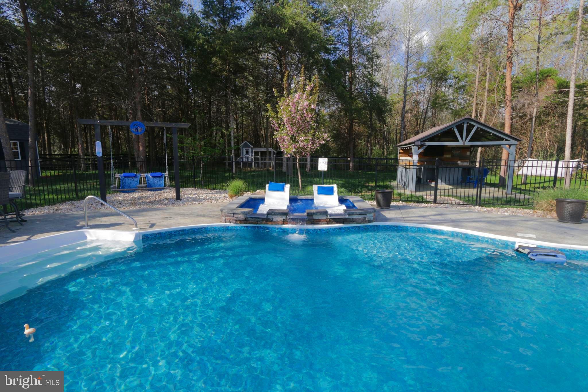 SARATOGA WOODS - Residential