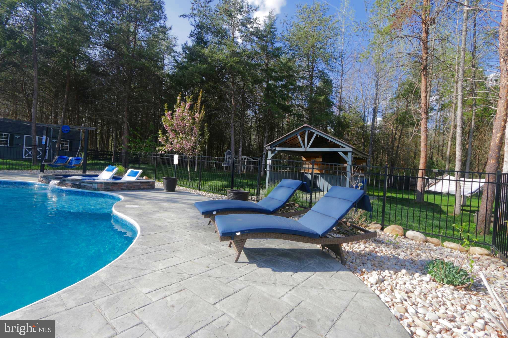 SARATOGA WOODS - Residential
