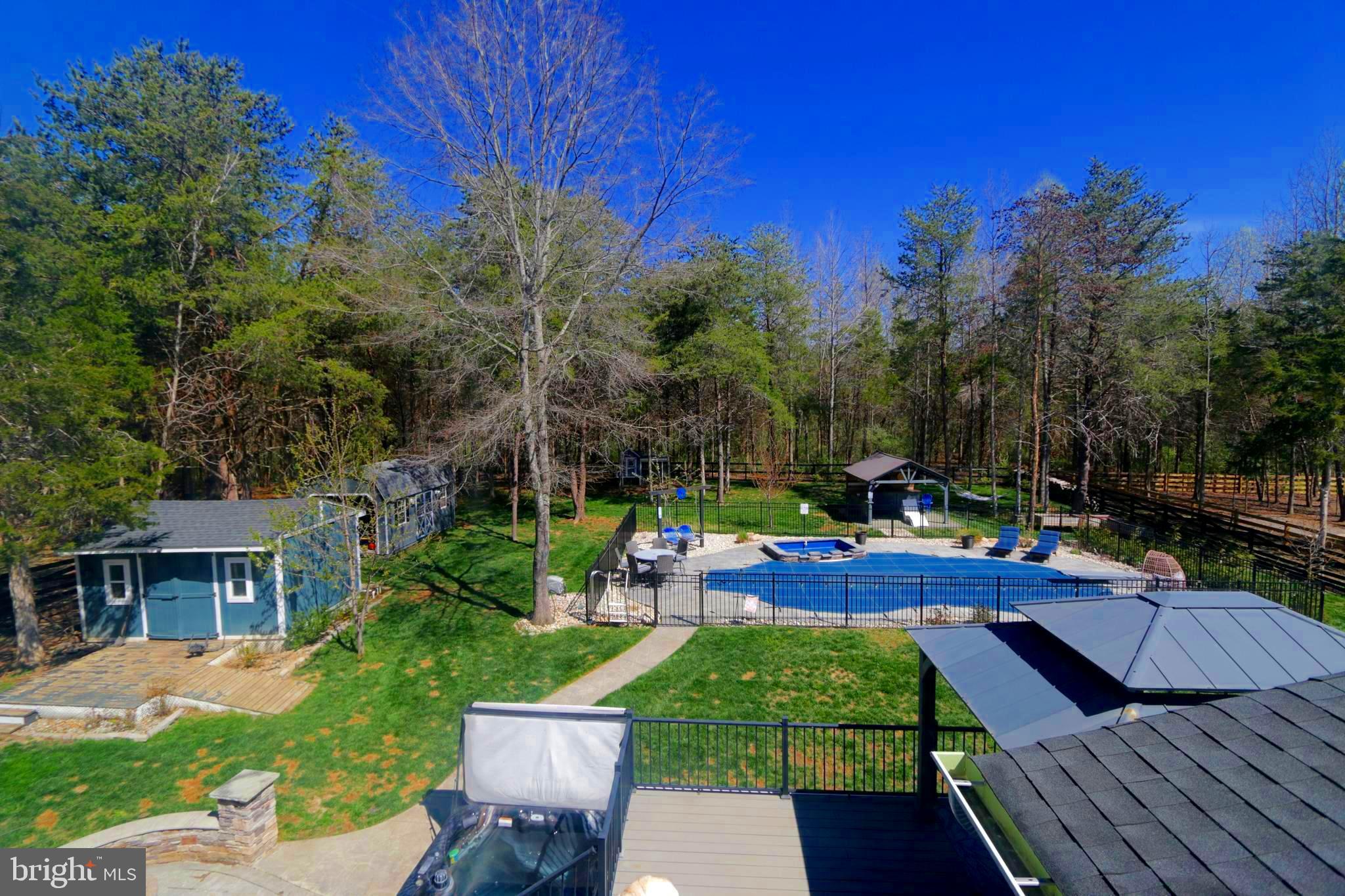 SARATOGA WOODS - Residential