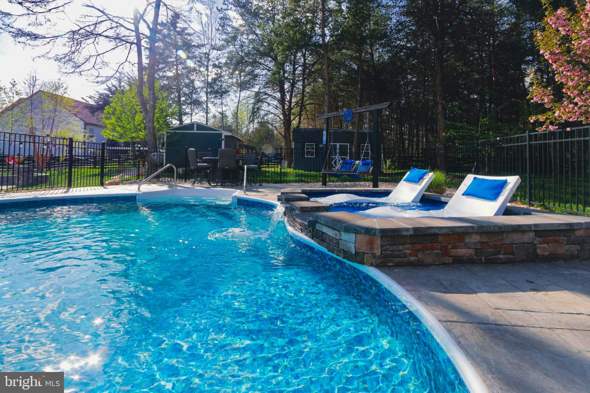 SARATOGA WOODS - Residential