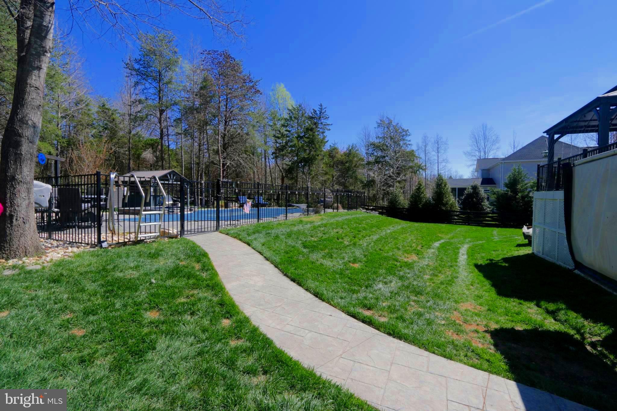 SARATOGA WOODS - Residential