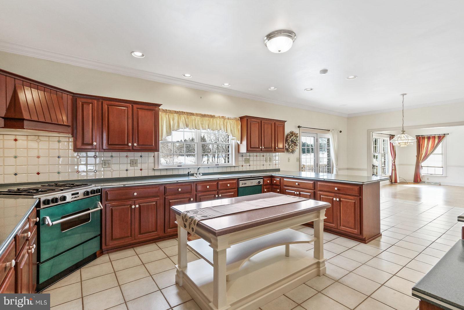 OUTDOOR COUNTRY CLUB - Residential