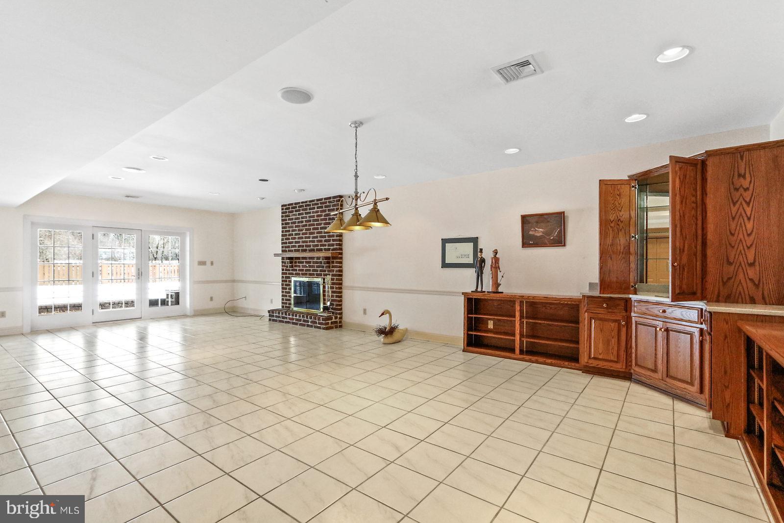 OUTDOOR COUNTRY CLUB - Residential