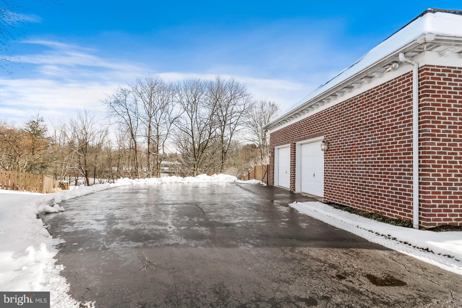 OUTDOOR COUNTRY CLUB - Residential