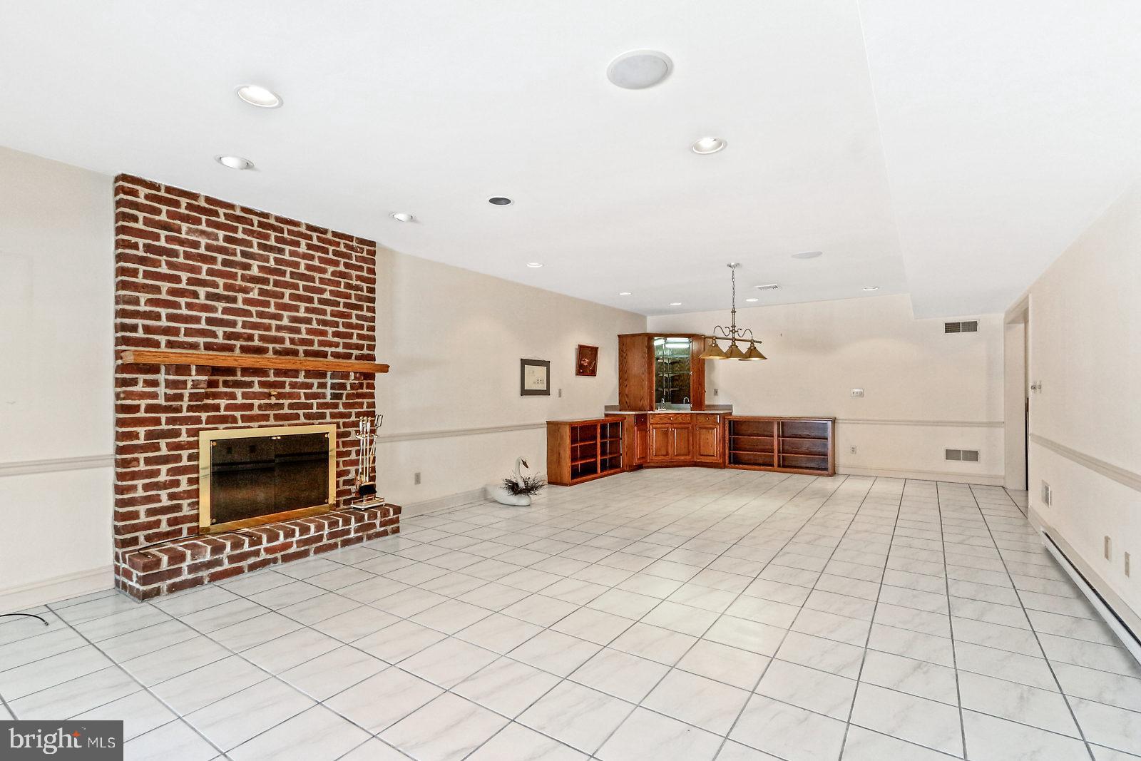 OUTDOOR COUNTRY CLUB - Residential