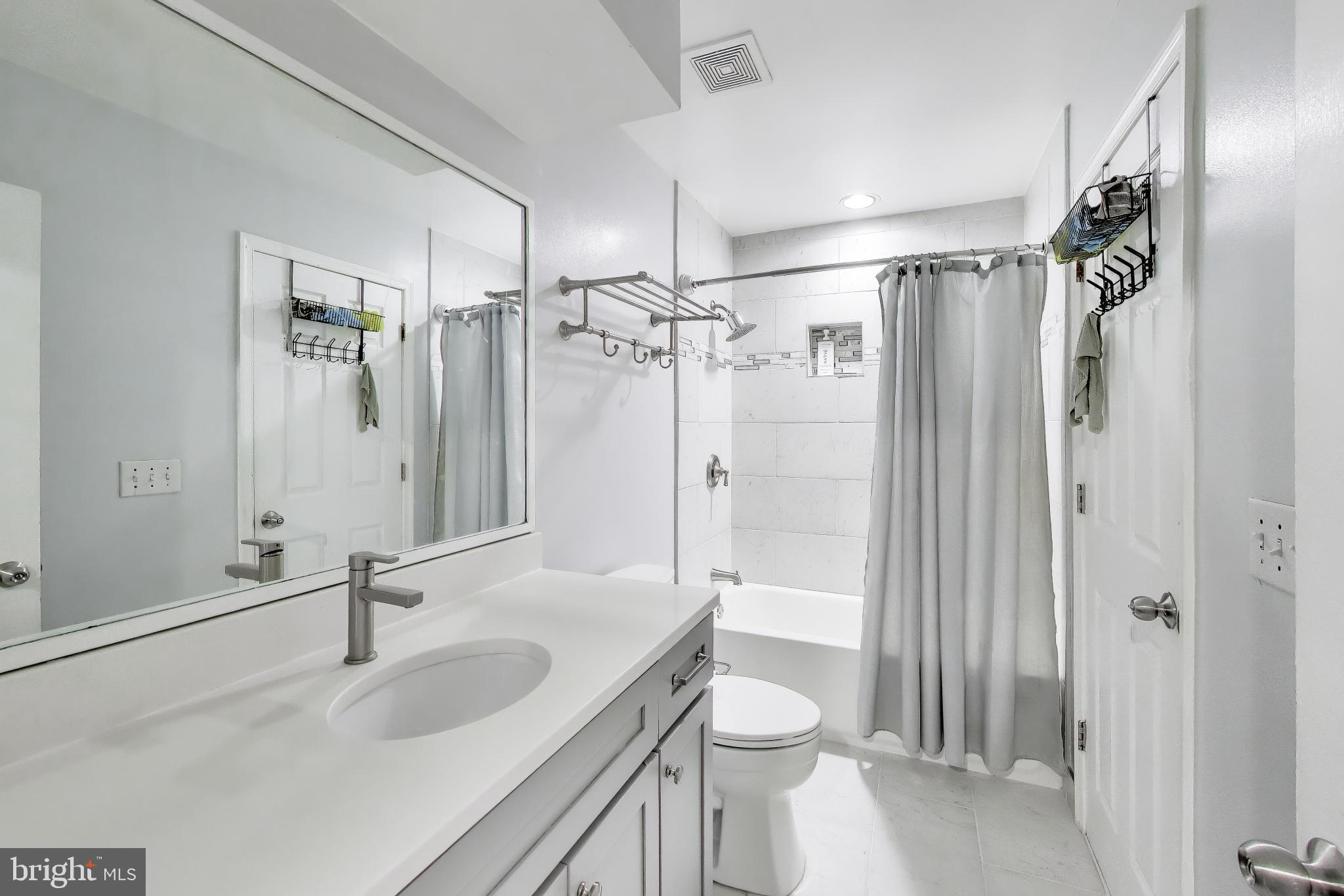PRINCETON SQUARE - Residential