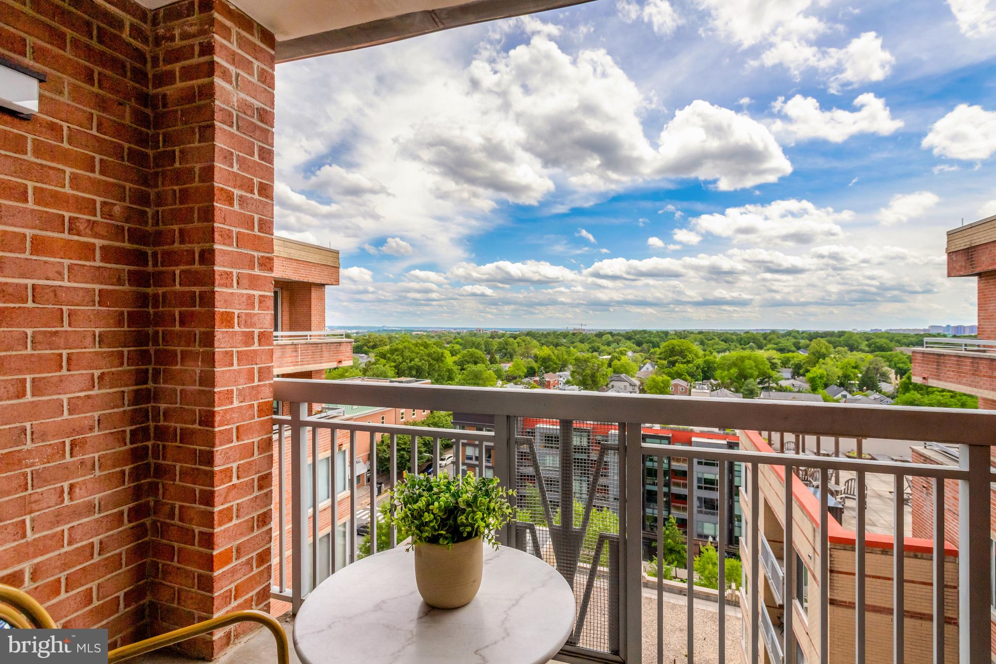 CLARENDON - Residential