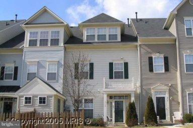 Lovely rental w/ fantastic Piney Orchard amenities; including pool, walking paths, tennis, playgrounds, shopping and ice rink. Three full levels host ample size open kitchen, open floor plan, berber carpeting and hardwood floors Top level owners suite includes vaulted ceiling, large walk in closet, double sink and soaking tub.  Easy commute to DC/Balt/Va.