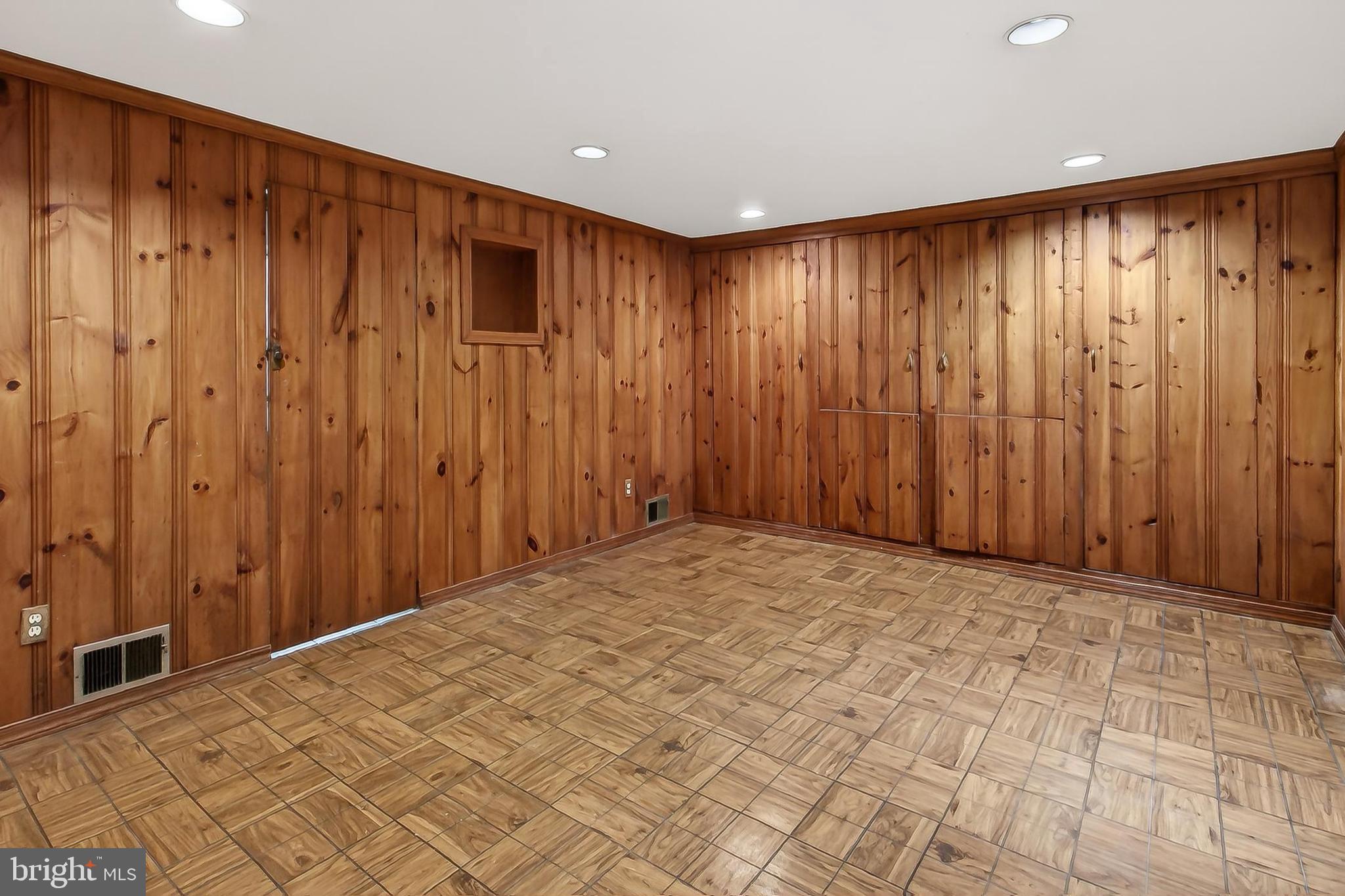 ARLINGTON FOREST - Residential