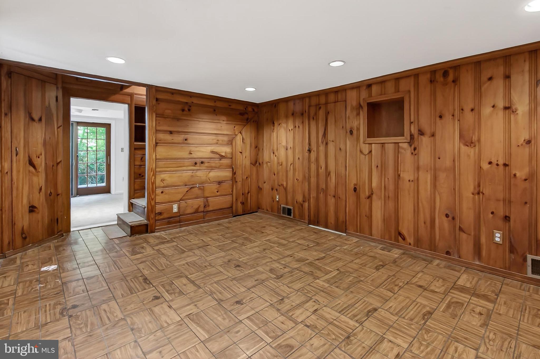 ARLINGTON FOREST - Residential