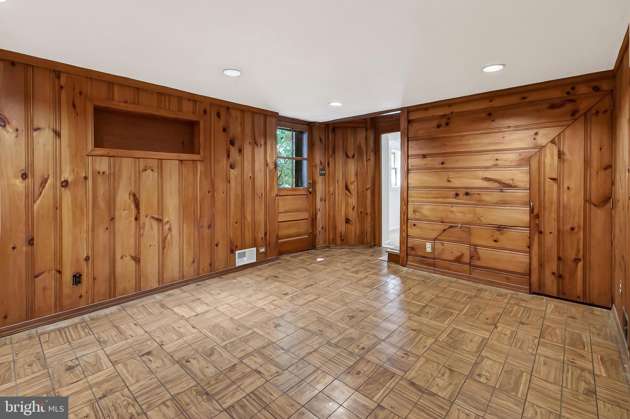 ARLINGTON FOREST - Residential