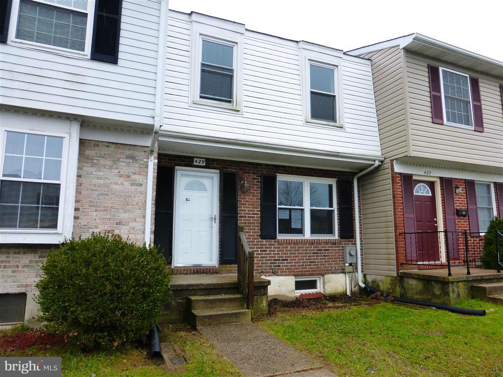Come see this spacious middle unit Townhouse. Living room has double windows and allows lots of light. Largecountry kitchen and separate dining area. French door sliders to deck and is overlooking serene back yard andstudy off living room. Location is close to schools and shopping. Easy access to 95 and White Marsh.