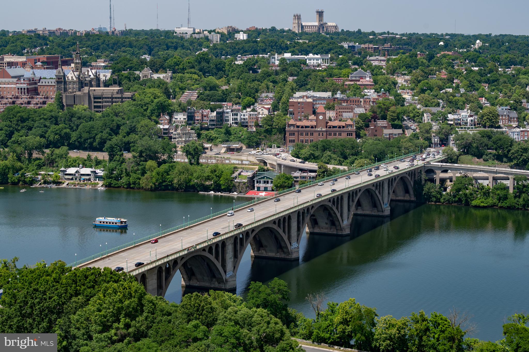 RIVER PLACE - Residential