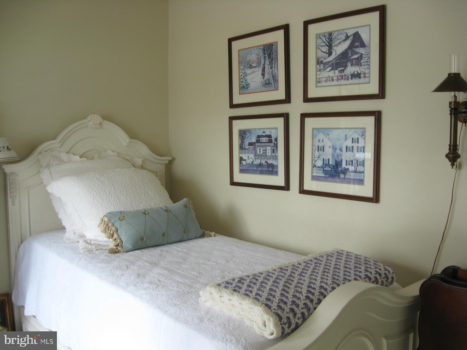 HILLANDALE HOMES - Residential