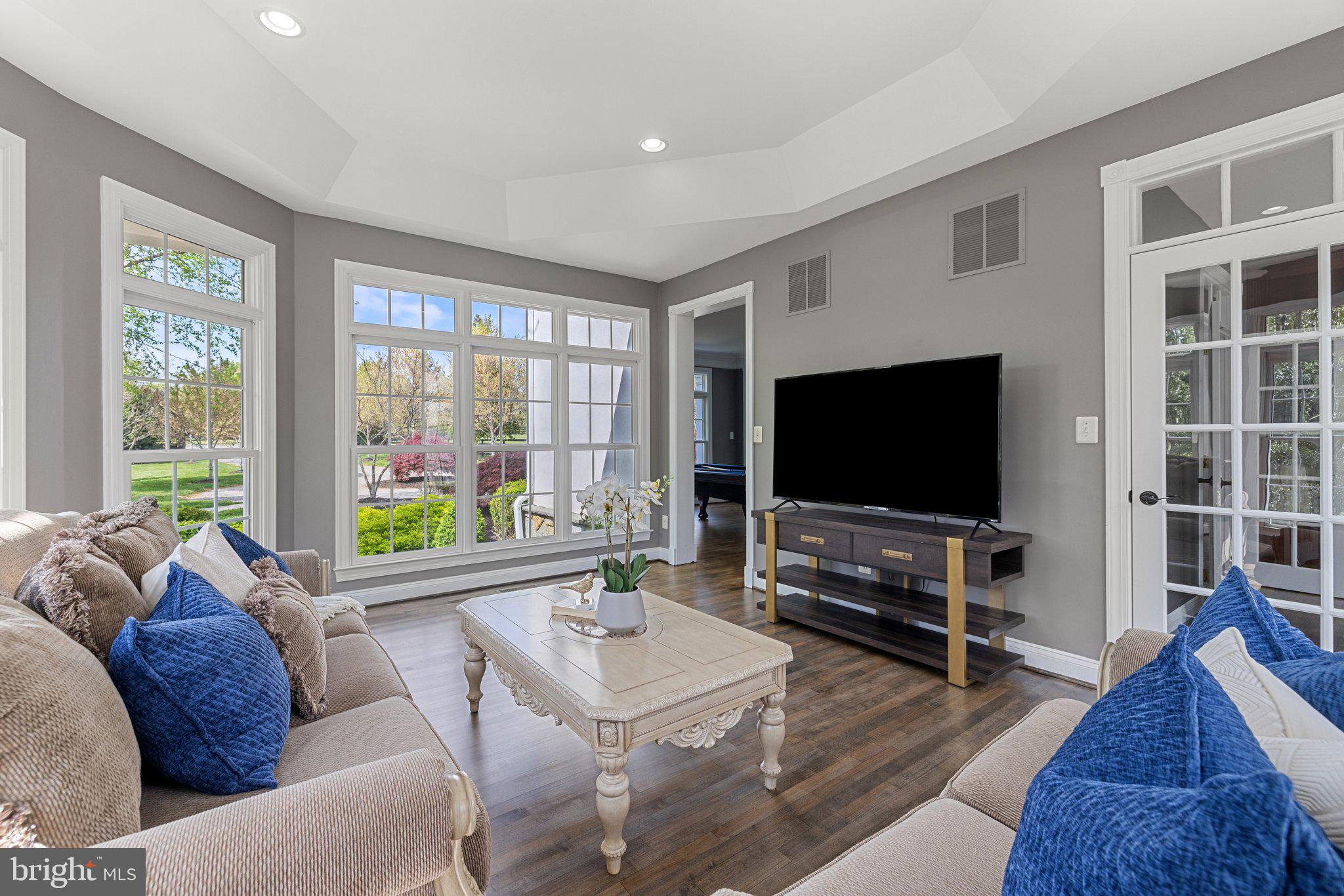 KENDALL KNOLLS - Residential