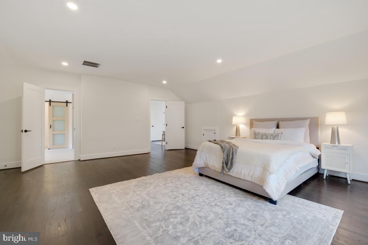 POTOMAC VILLAGE - Residential