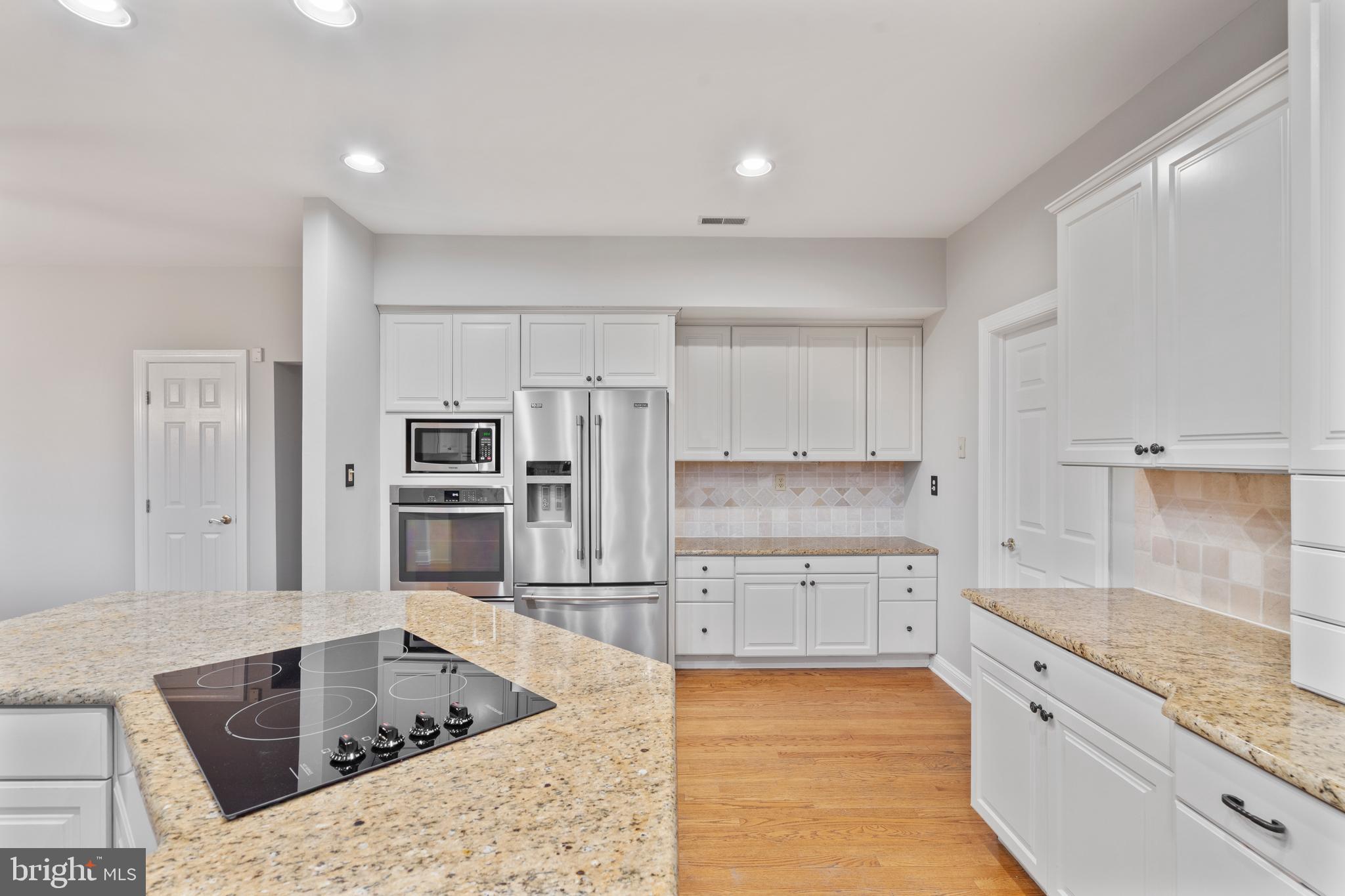 HILLCREST MDWS - Residential