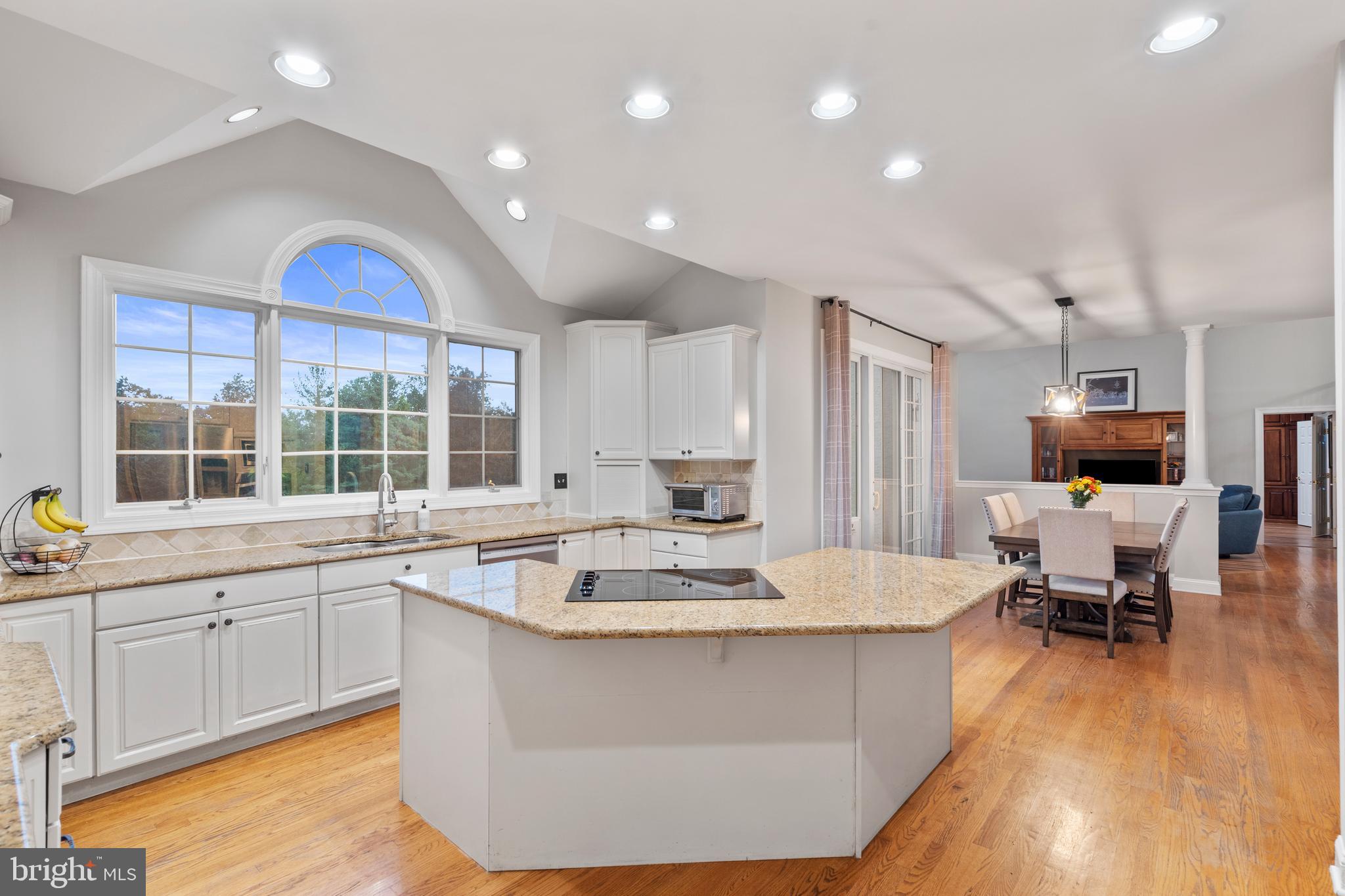 HILLCREST MDWS - Residential