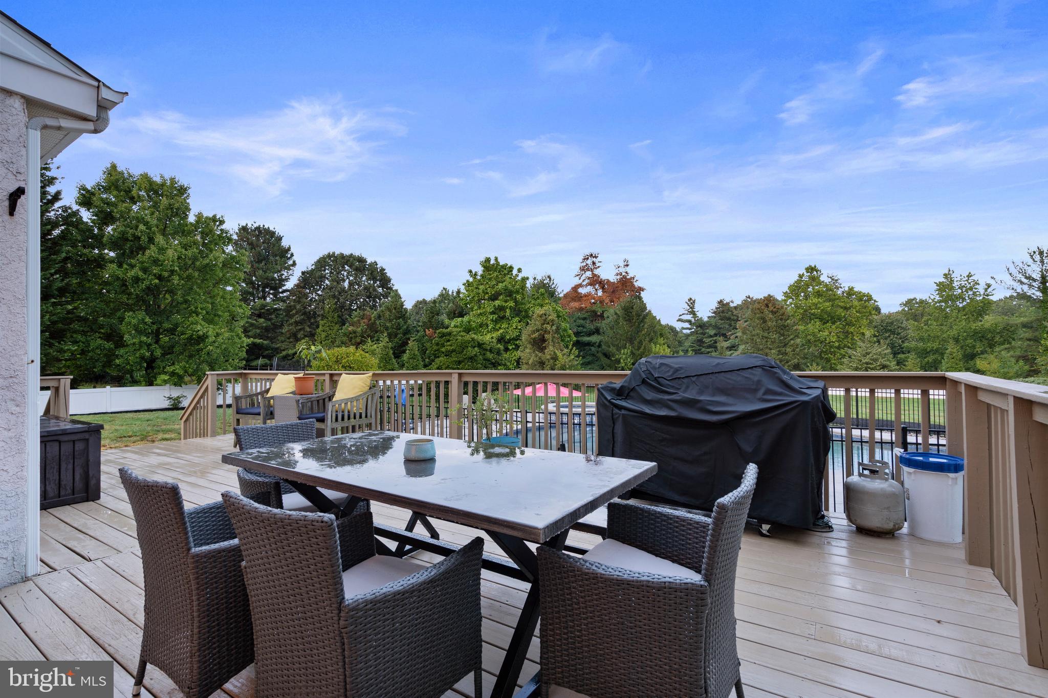 HILLCREST MDWS - Residential