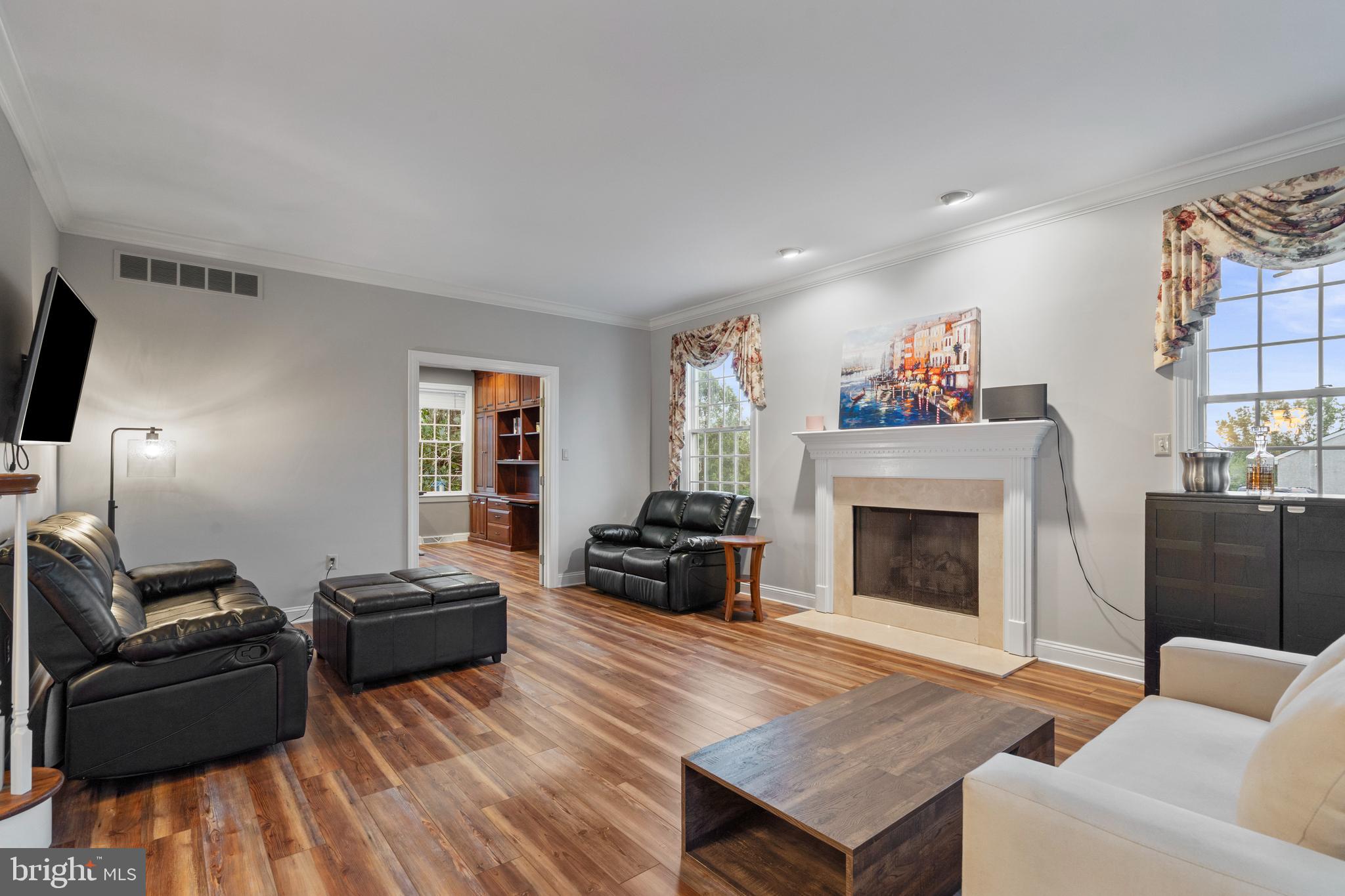 HILLCREST MDWS - Residential