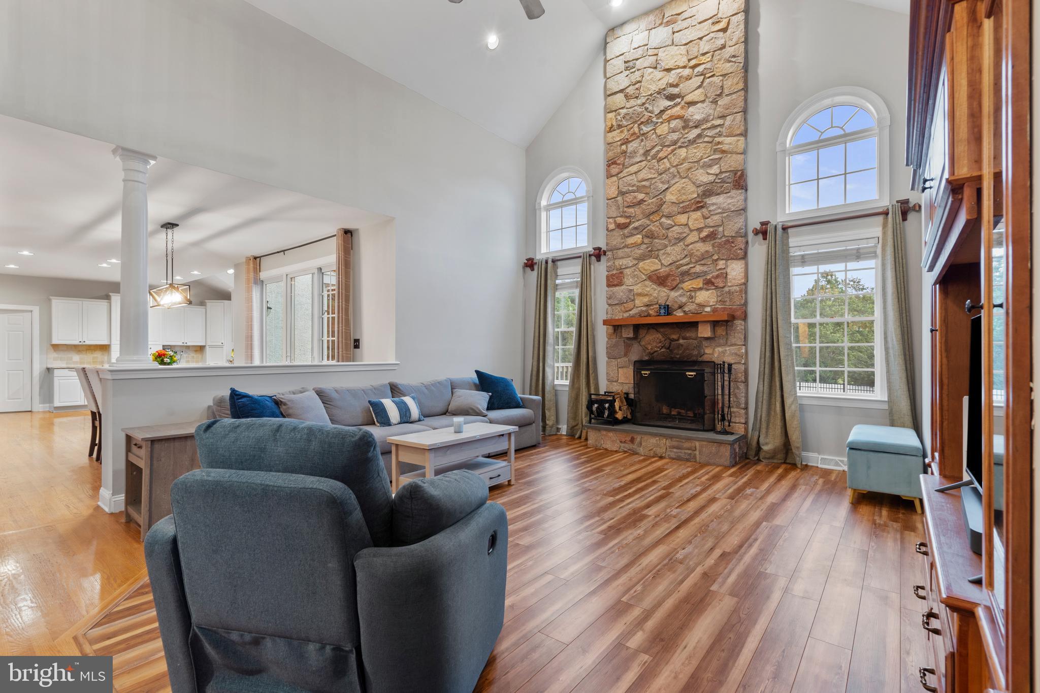 HILLCREST MDWS - Residential