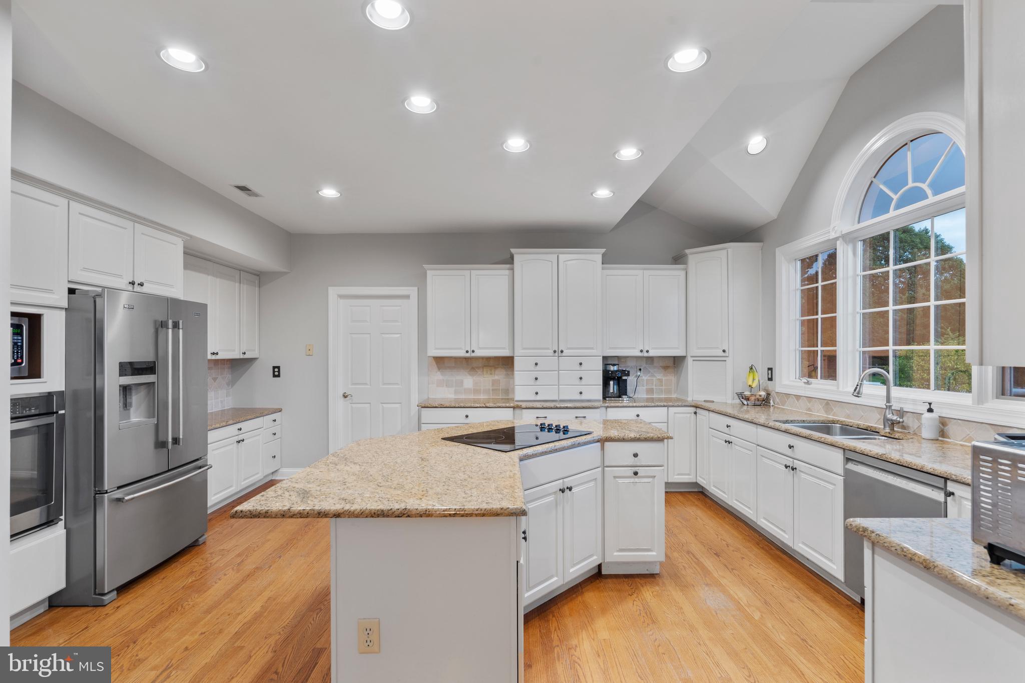 HILLCREST MDWS - Residential