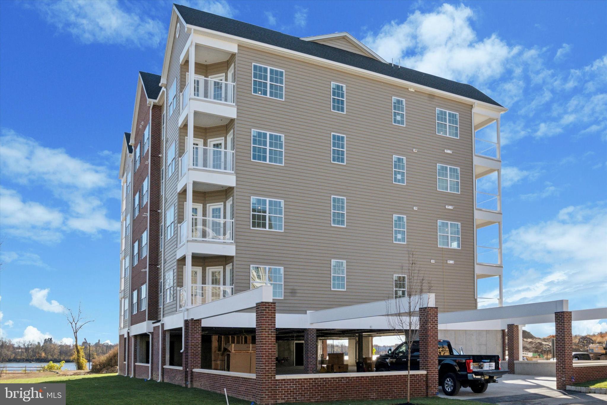RADCLIFFE COURT - Residential