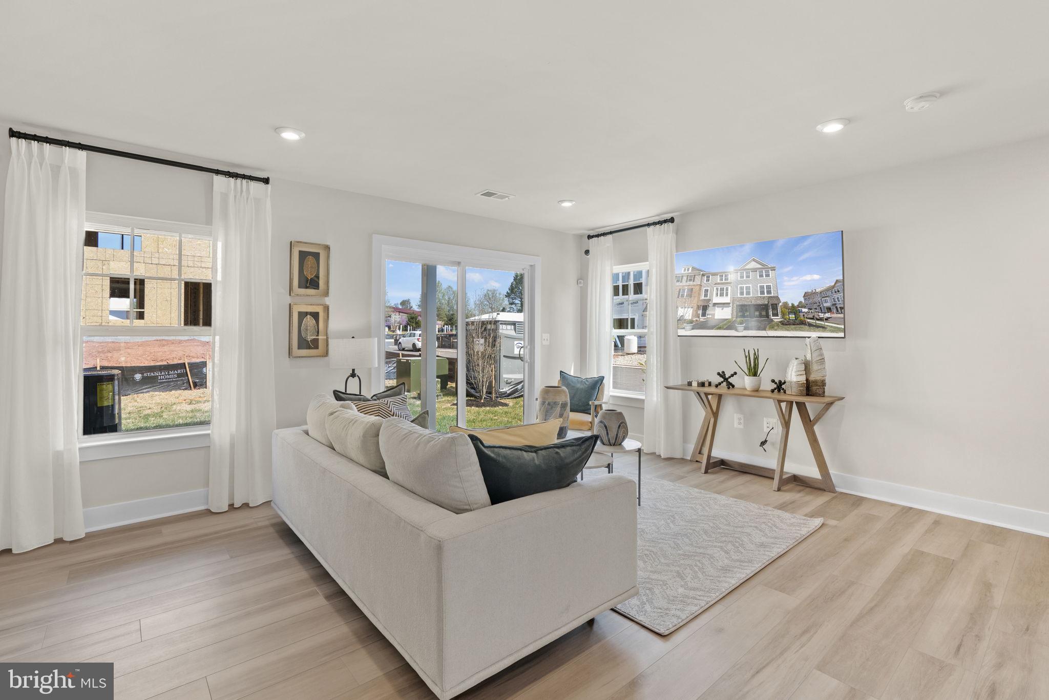 ARCOLA TOWN CENTER - Residential