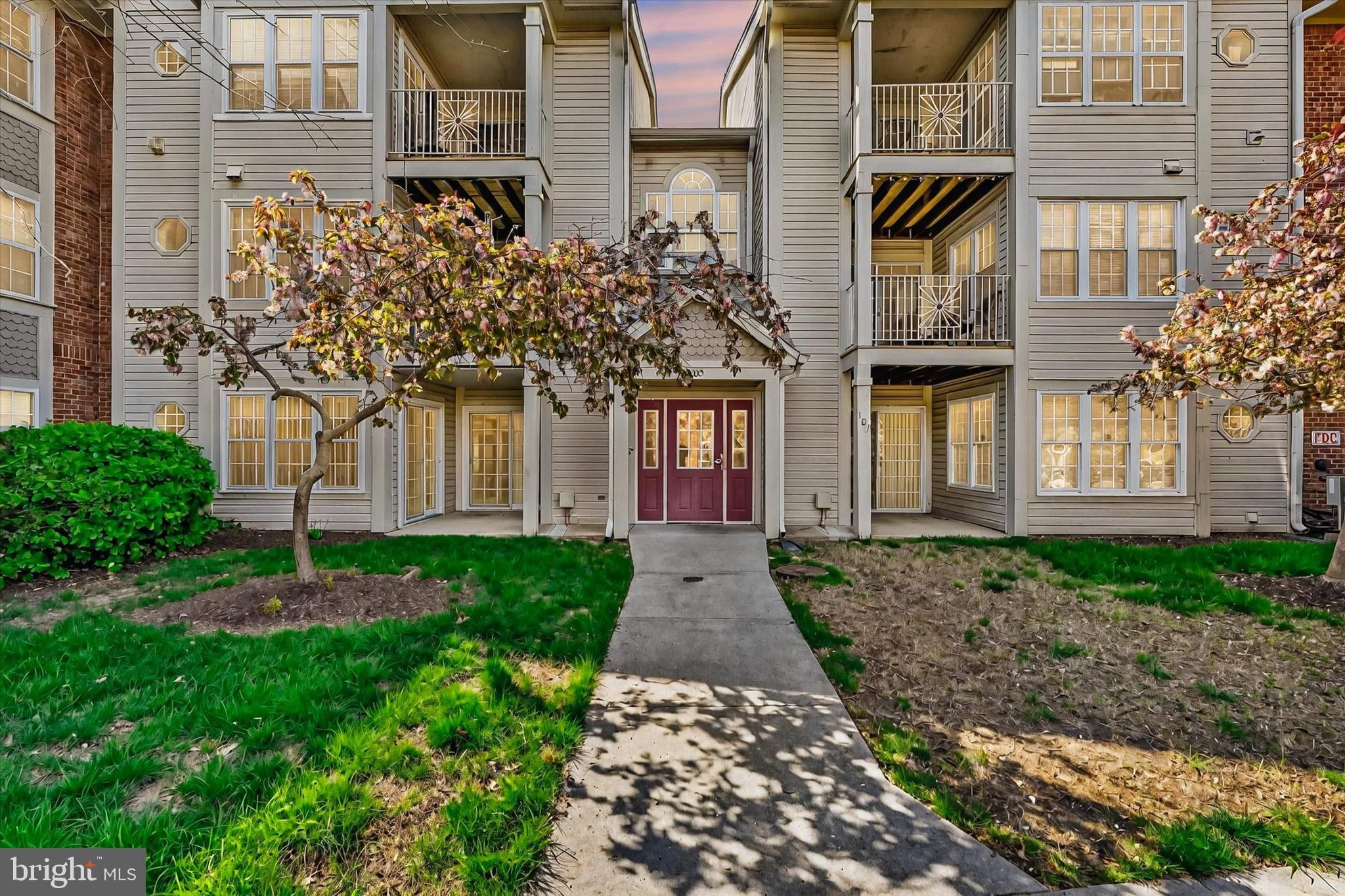 CROMWELL FOUNTAIN - Residential