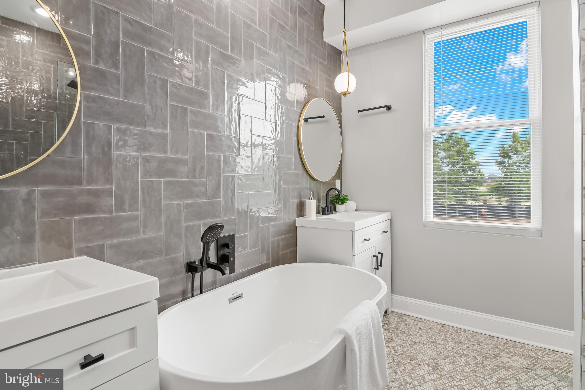 MOUNT WASHINGTON - Residential