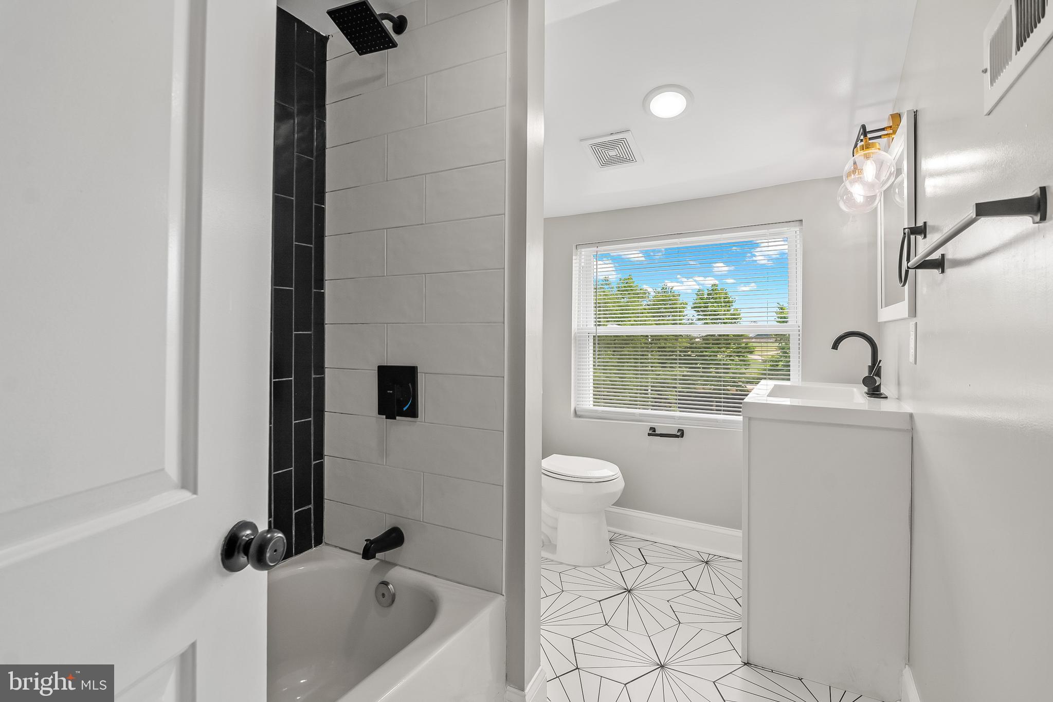 MOUNT WASHINGTON - Residential
