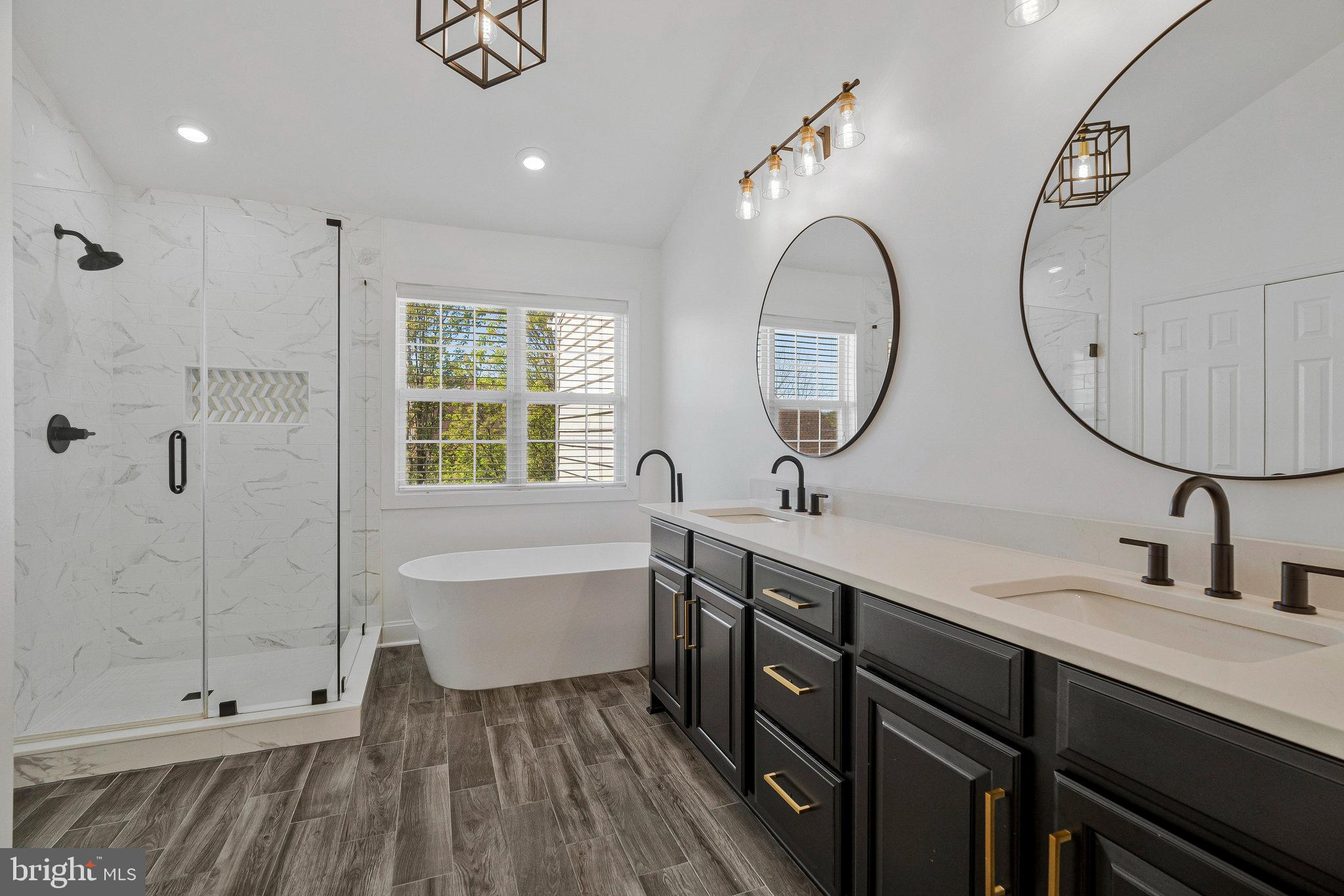 NORTHLAKE - Residential