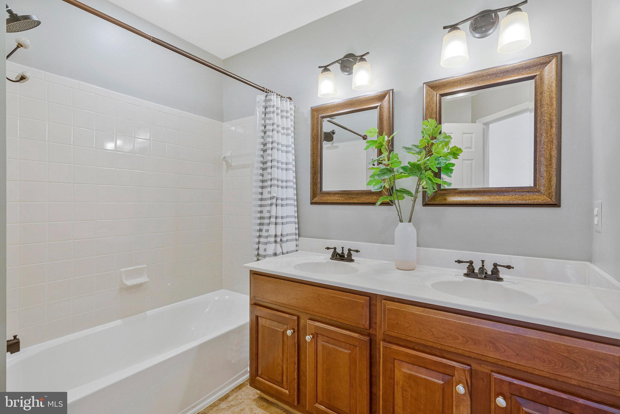 NORTHLAKE - Residential