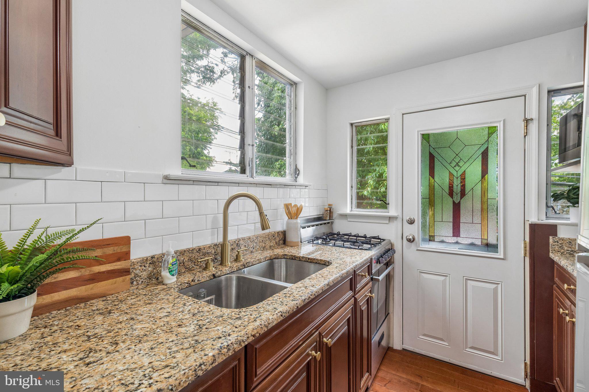 EAST FALLS - Residential
