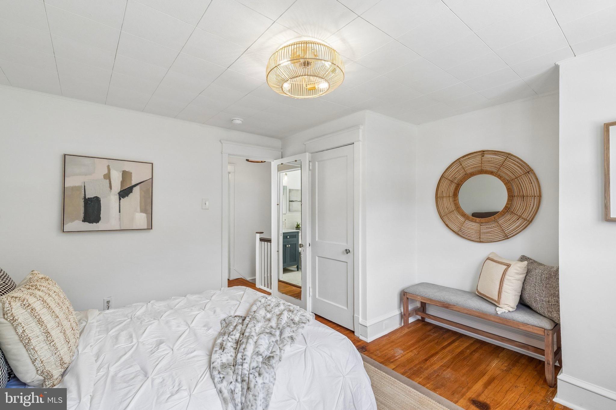 EAST FALLS - Residential