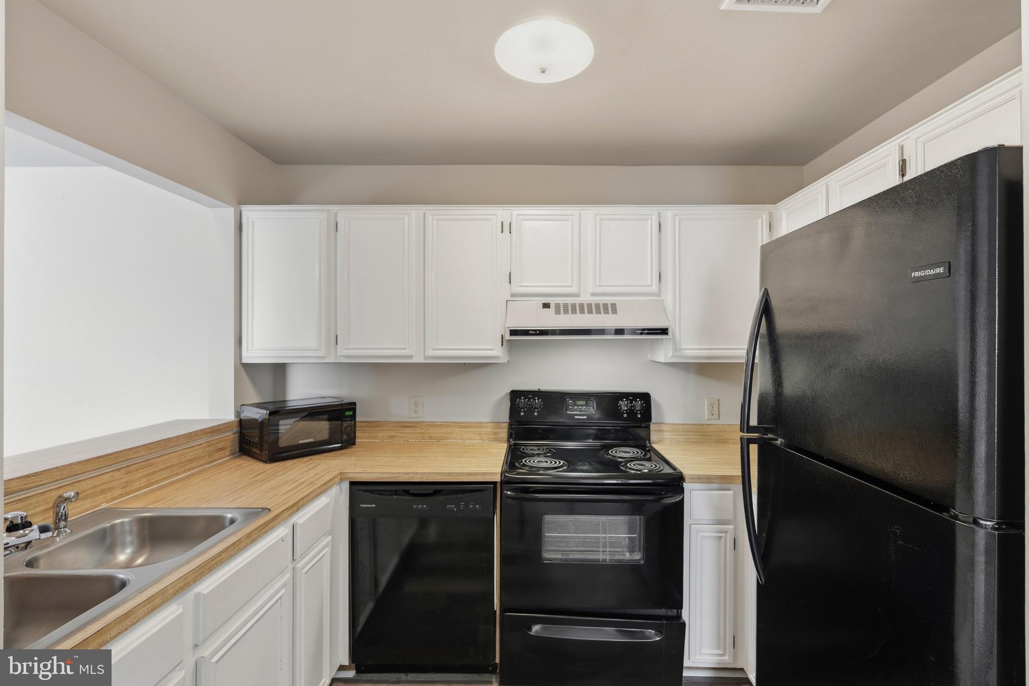 SUNNINGDALE MEADOWS - Residential