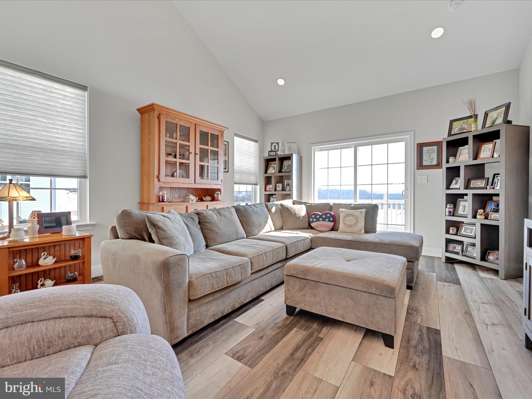 MCINTOSH FARMS - Residential
