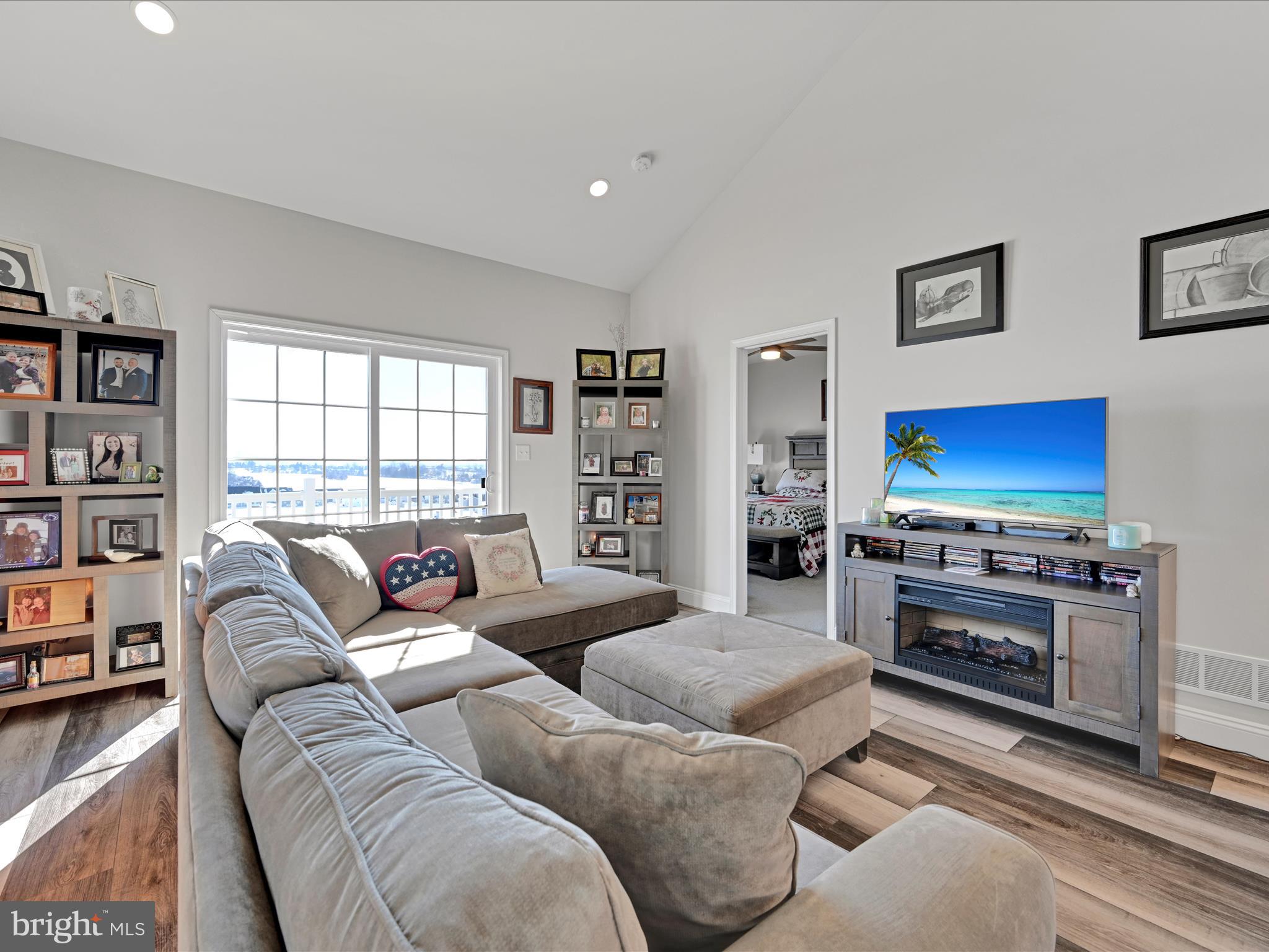 MCINTOSH FARMS - Residential