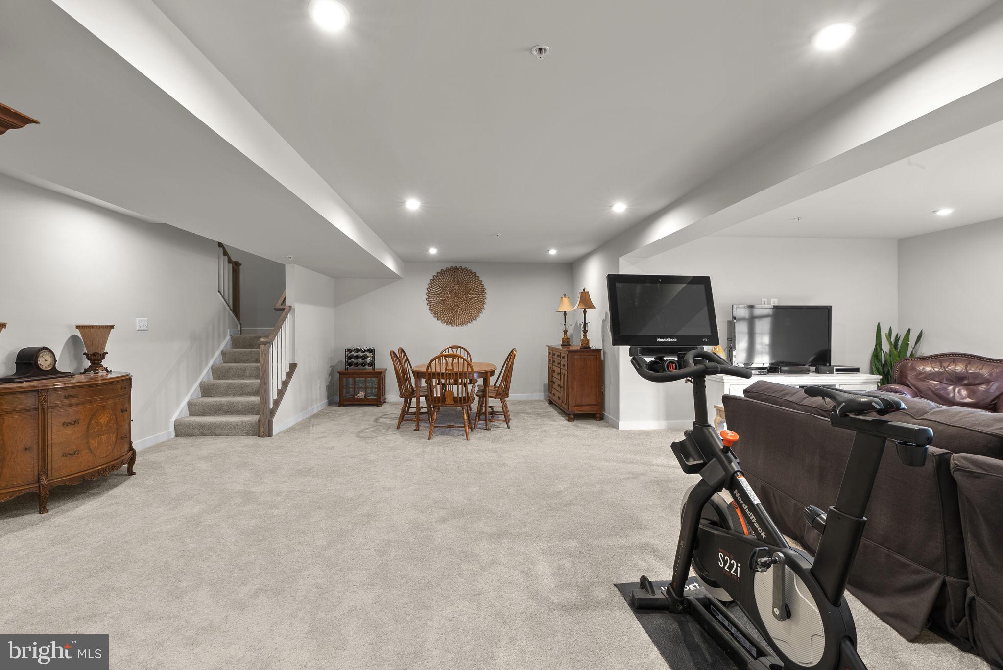 LAKE LINGANORE - Residential
