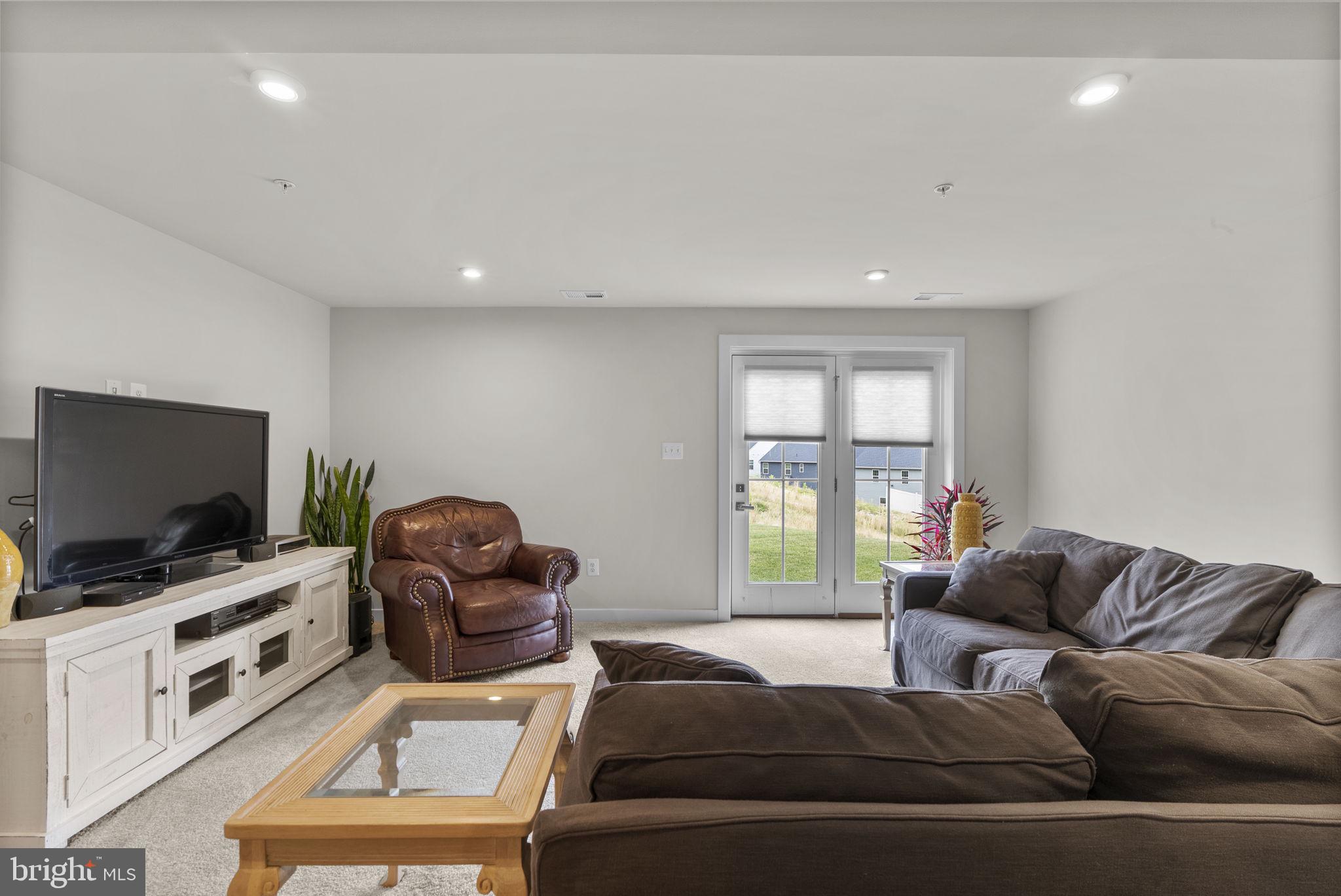 LAKE LINGANORE - Residential